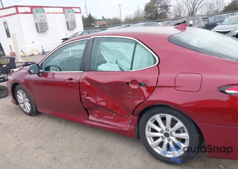 2019 Toyota Camry Le z USA, uszkodzony, nr VIN 4T1B11HKXKU821258